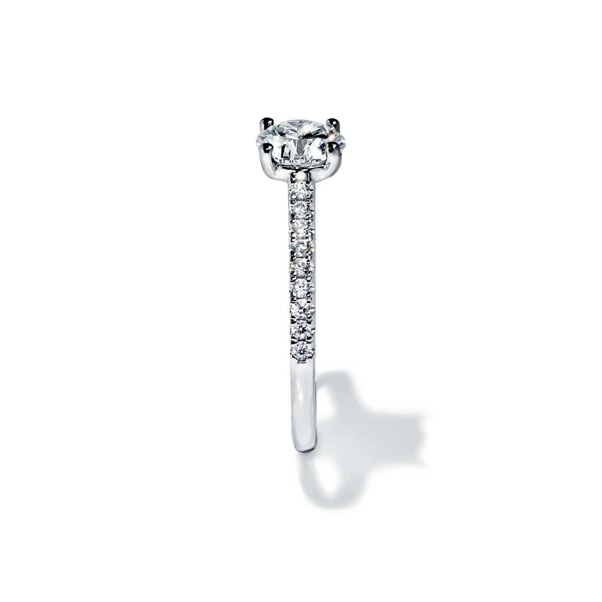 Love solitaire safir og diamant forlovelsesring i hvidguld