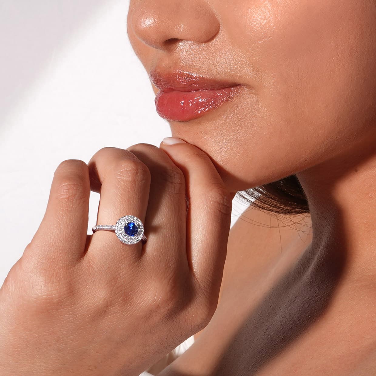 Grace blå safir forlovelsesring med dobbelt halo af diamanter