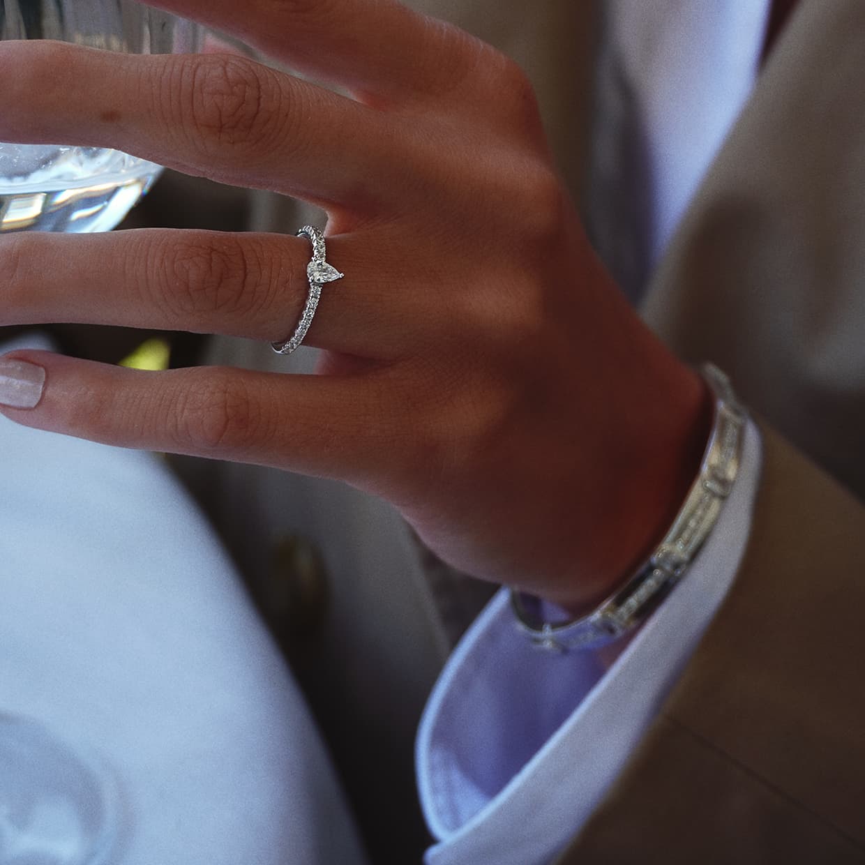 Oxford silver pear solitaire ring med sten