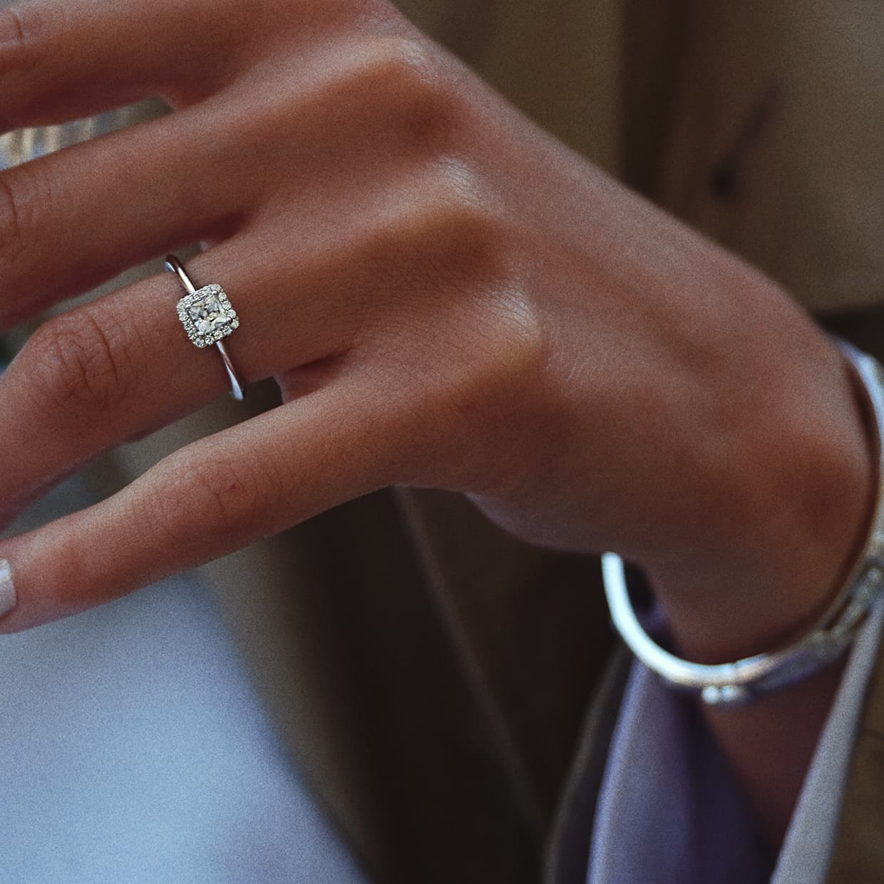 Juliette firkantet diamant forlovelsesring med halo i hvidguld