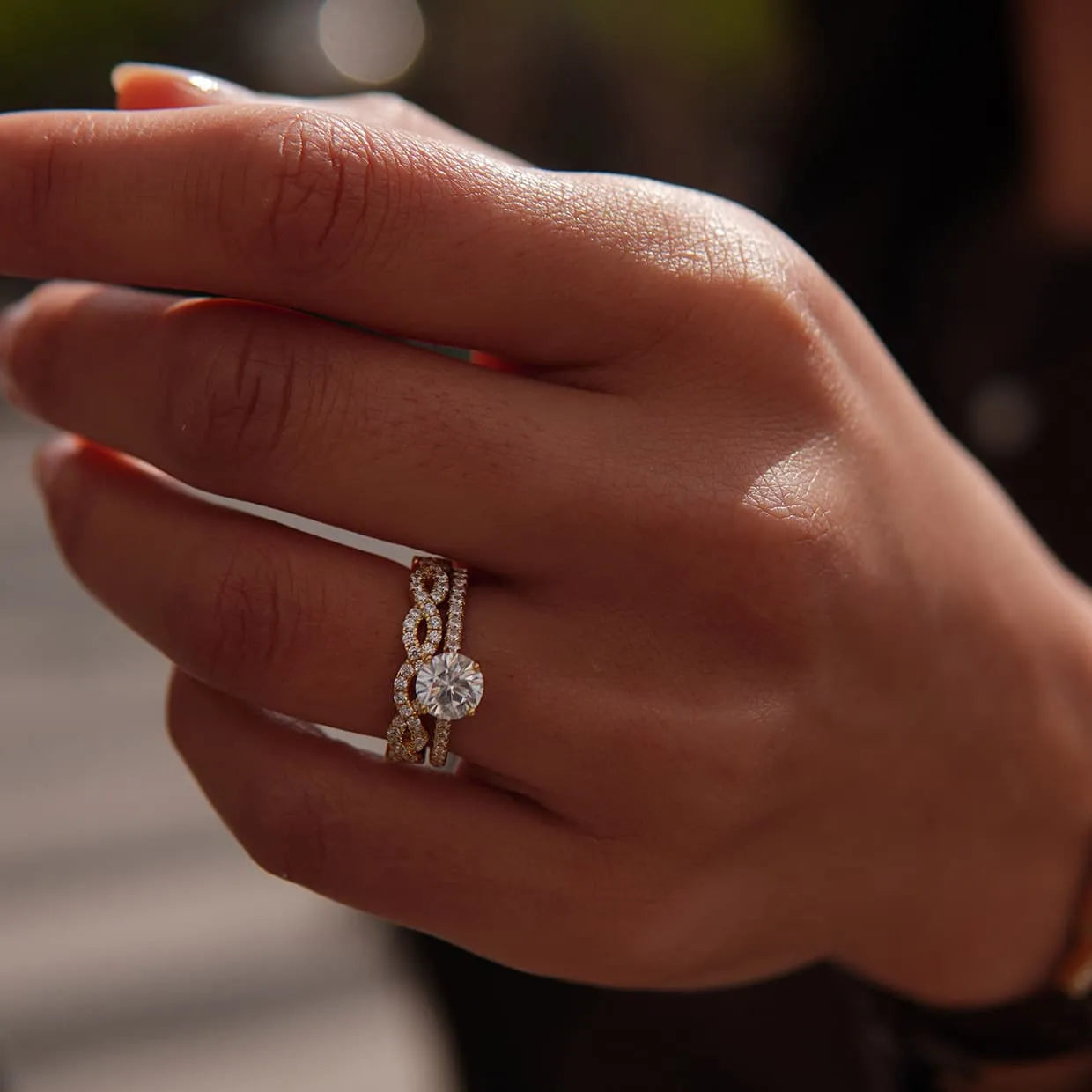Oxford solitaire ring med sten i forgyldt sterlingsølv