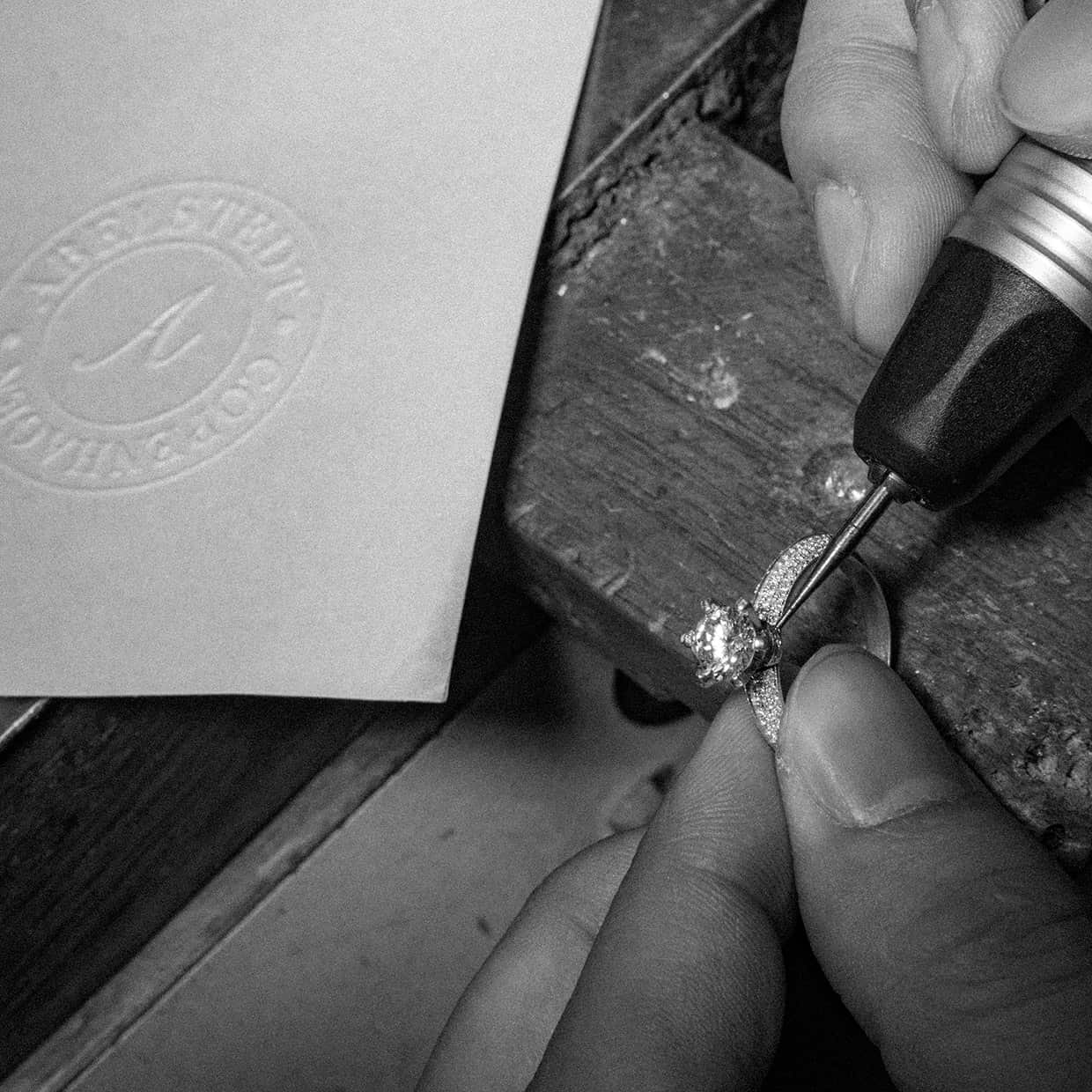 Oxford 6 fatninger solitaire ring med sidesten