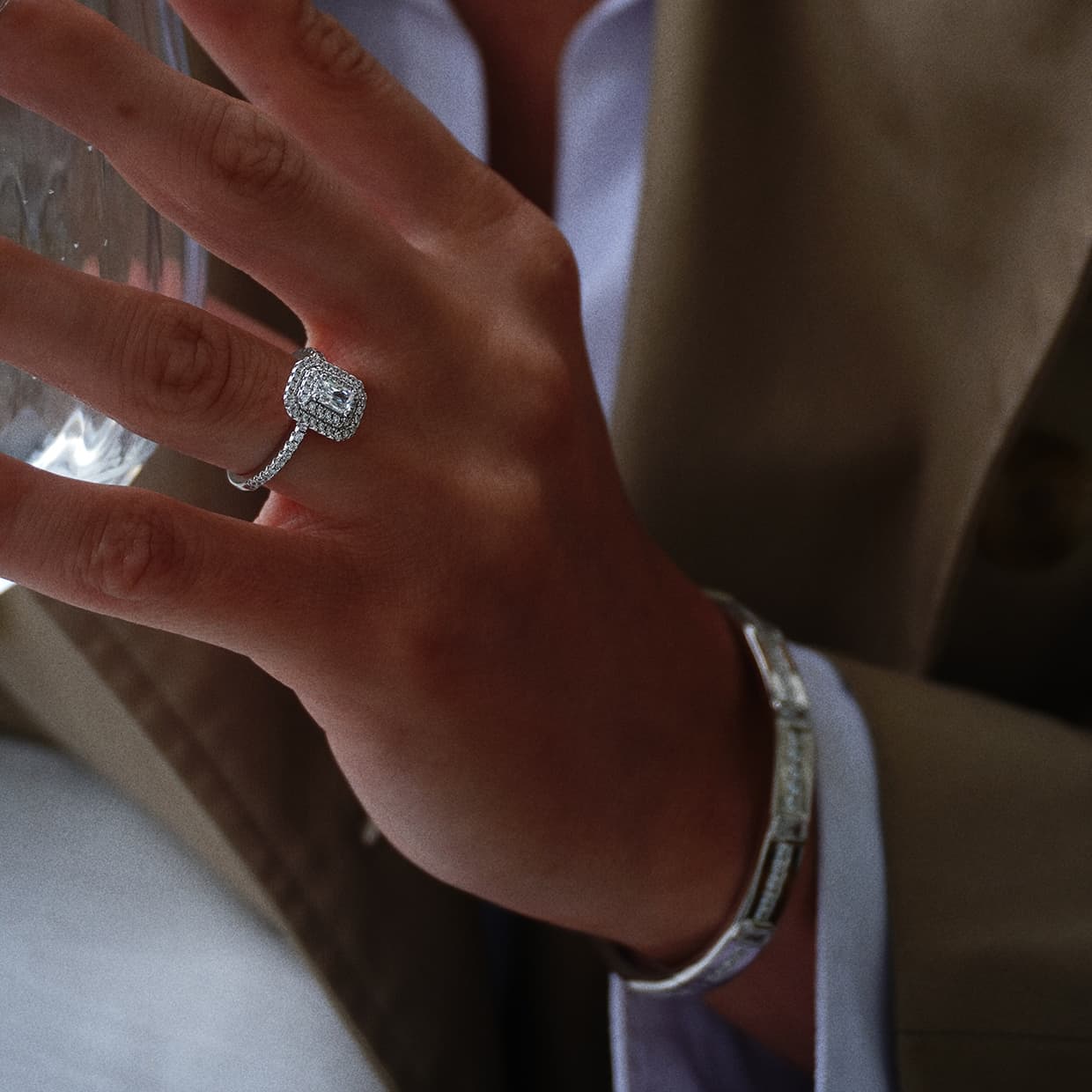 Oxford emerald dobbelt halo ring