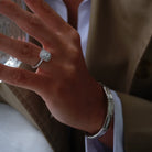 Corfu forlovelsesring med hvid emerald cut safir og diamanter