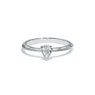 Siena pæreformet diamant solitaire forlovelsesring i hvidguld
