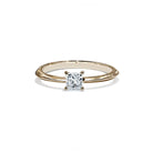 Valentine solitaire forlovelsesring med firkantet diamant