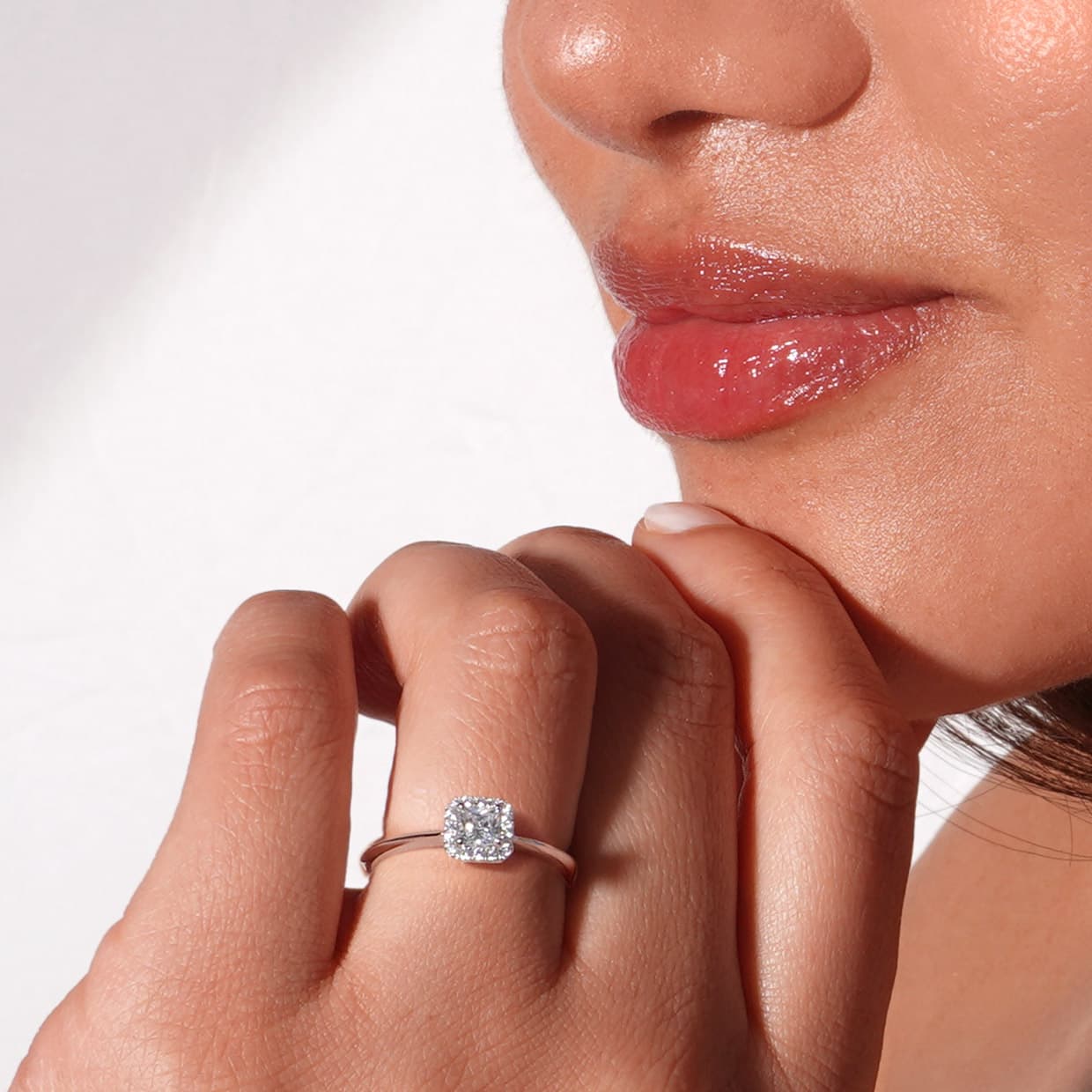 Juliette firkantet diamant forlovelsesring med halo i hvidguld