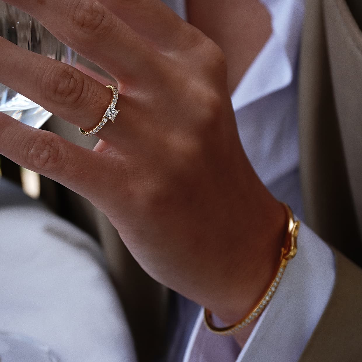 Oxford square cut solitaire ring i guld