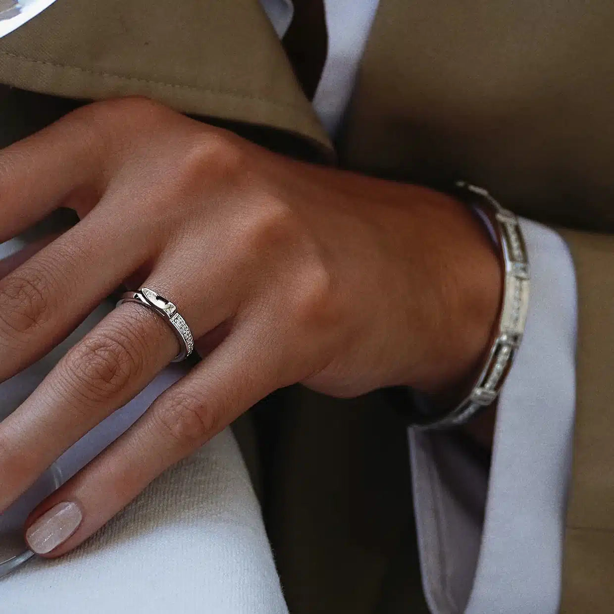Equestrian ring med sten