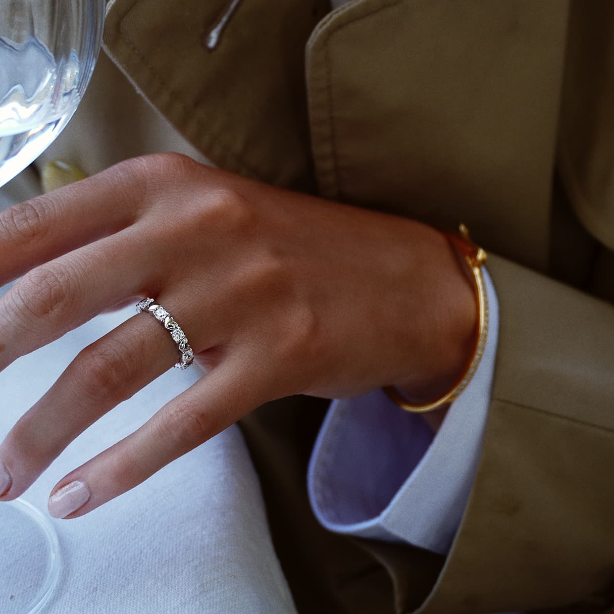 Loving hjerte ring i sølv med sten og sølvhjerter