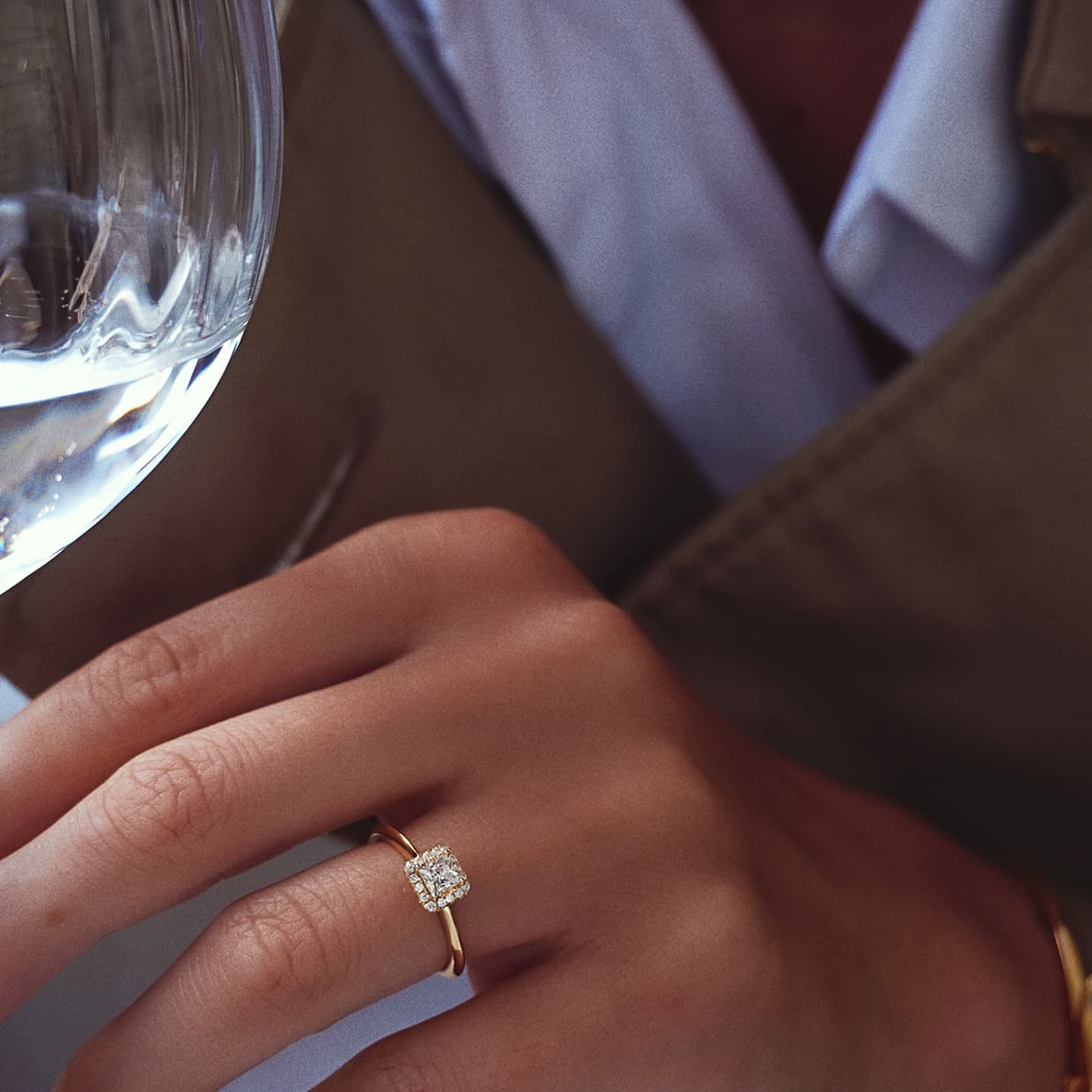Oxford square cut halo ring i guld