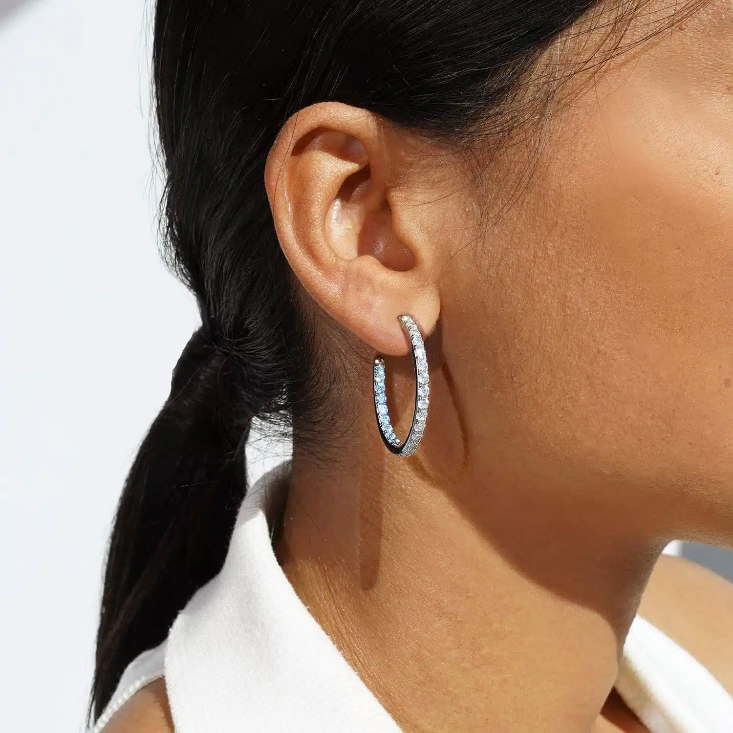 イヤリング SILVER CRYSTAL LOGO HOOP EARRINGS Silver crystal logo circle-stud earring TORY BURCH - women